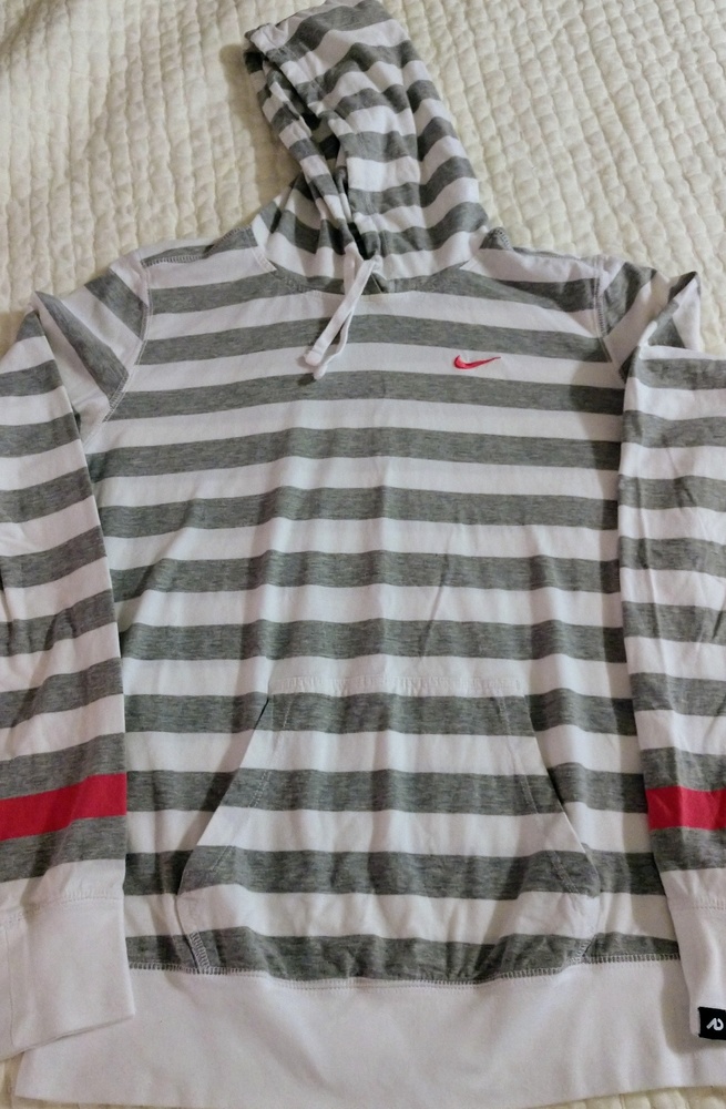 Women's Nike long sleeve hooded shirt.